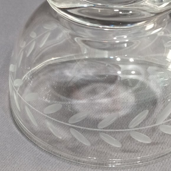 8 Vintage Clear Glass Etched Leaf Pattern Sherbet Bowls - Picture 11 of 11